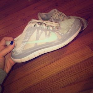 Nike free run tennis shoes